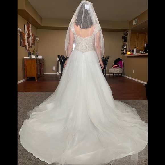 Wedding Dress "BRAND NEW!" With Accessories! - Picture 2 of 8